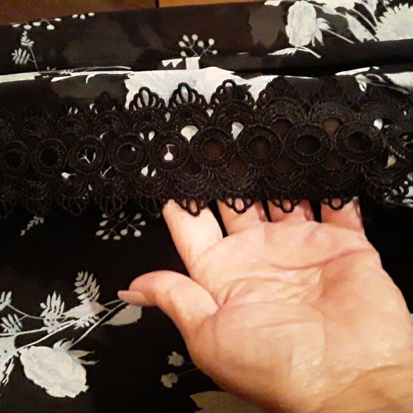 Torrid 2 Truly Gorgeous Black Floral And Lace Sexy Beautiful Long Sleeve Robe - Picture 6 of 16